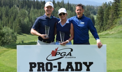 Cox Captures Pro-Lady South with Partner Strother